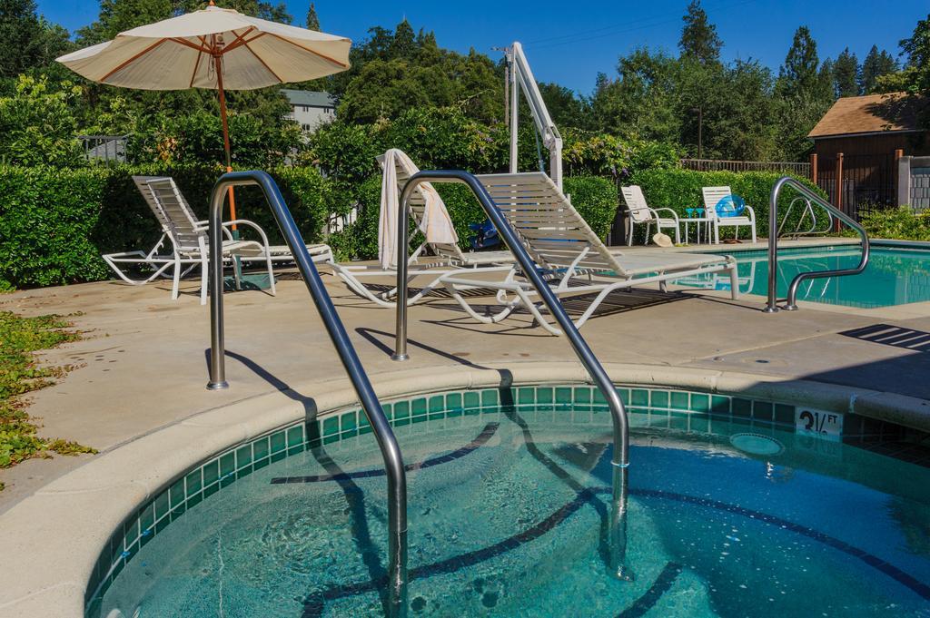 Grass Valley Courtyard Suites Exterior photo