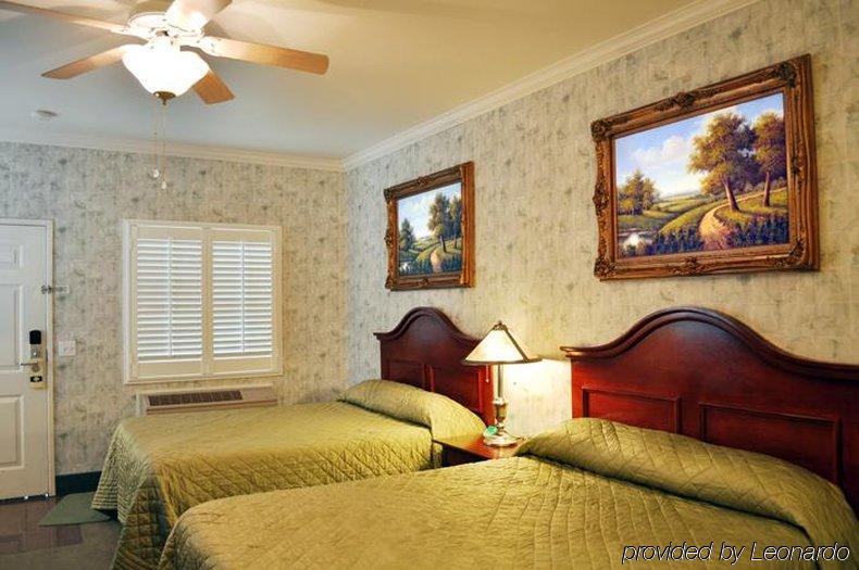 Grass Valley Courtyard Suites Room photo